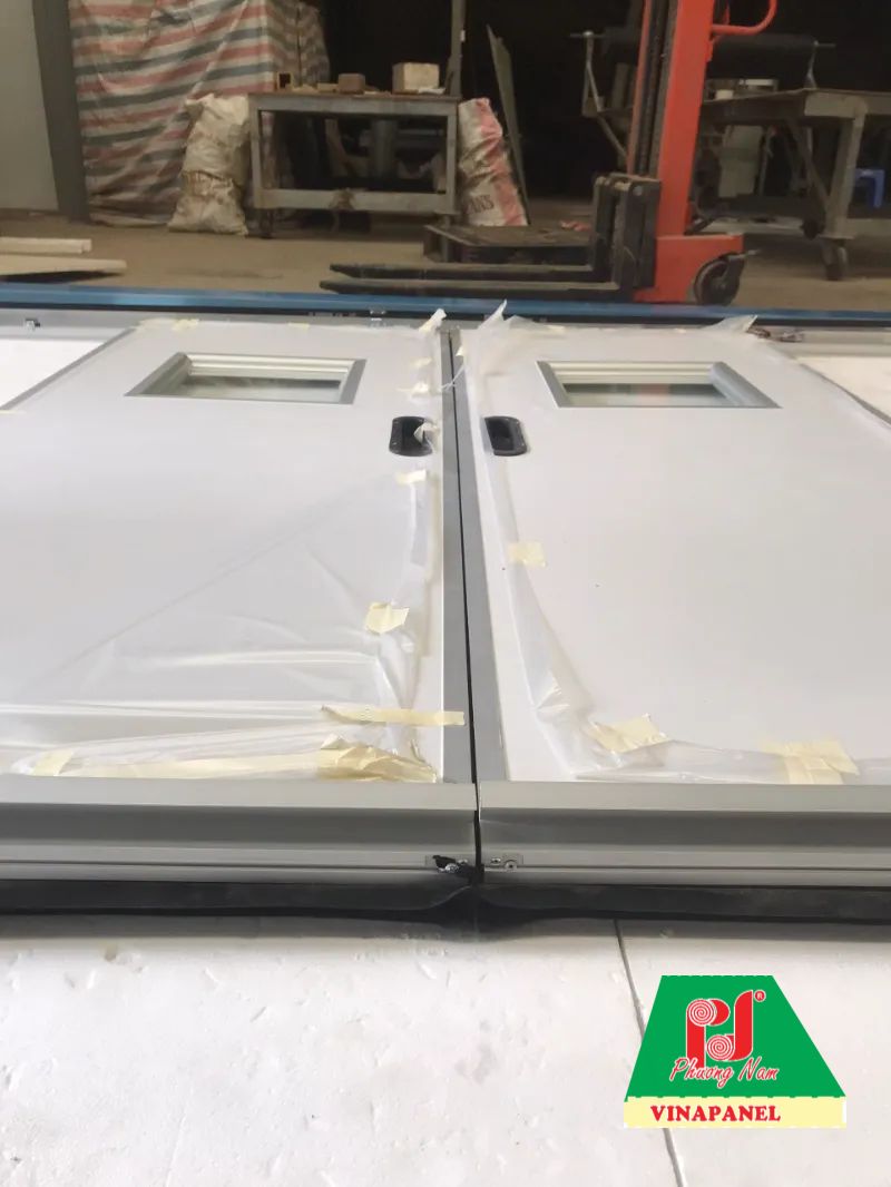 cửa panel nhựa chống ăn mòn