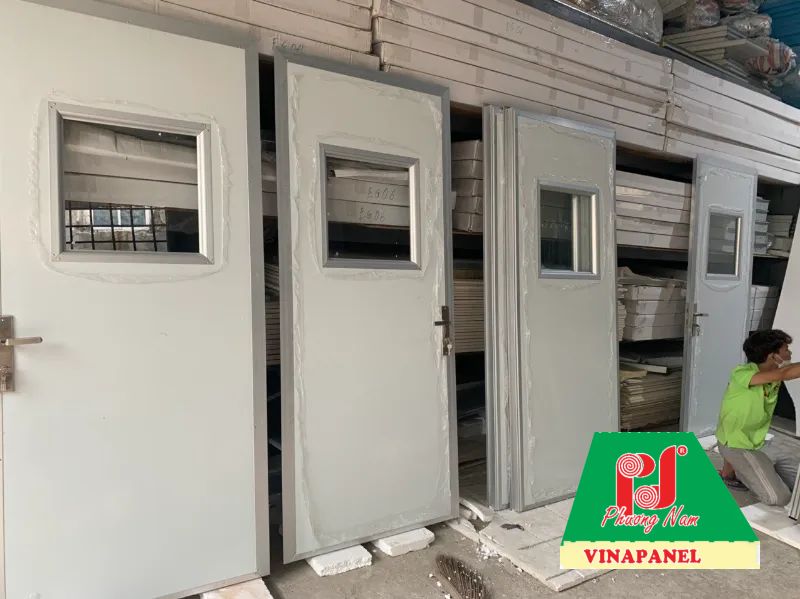 cửa panel nhựa chống ăn mòn