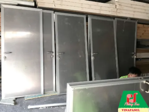 cửa panel chống ăn mòn