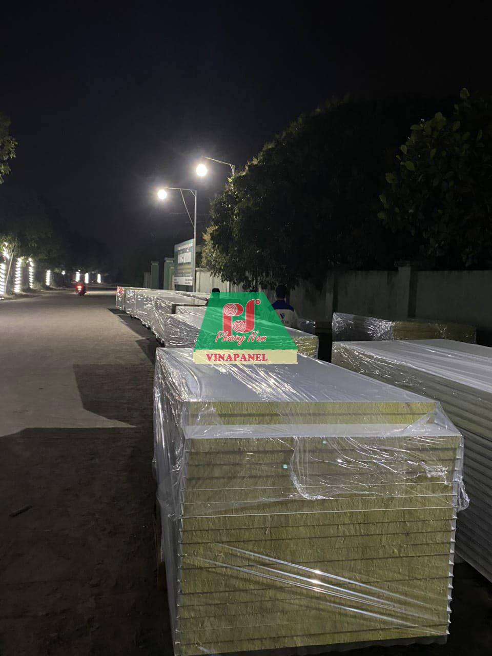 Panel tôn cách nhiệt Rockwool