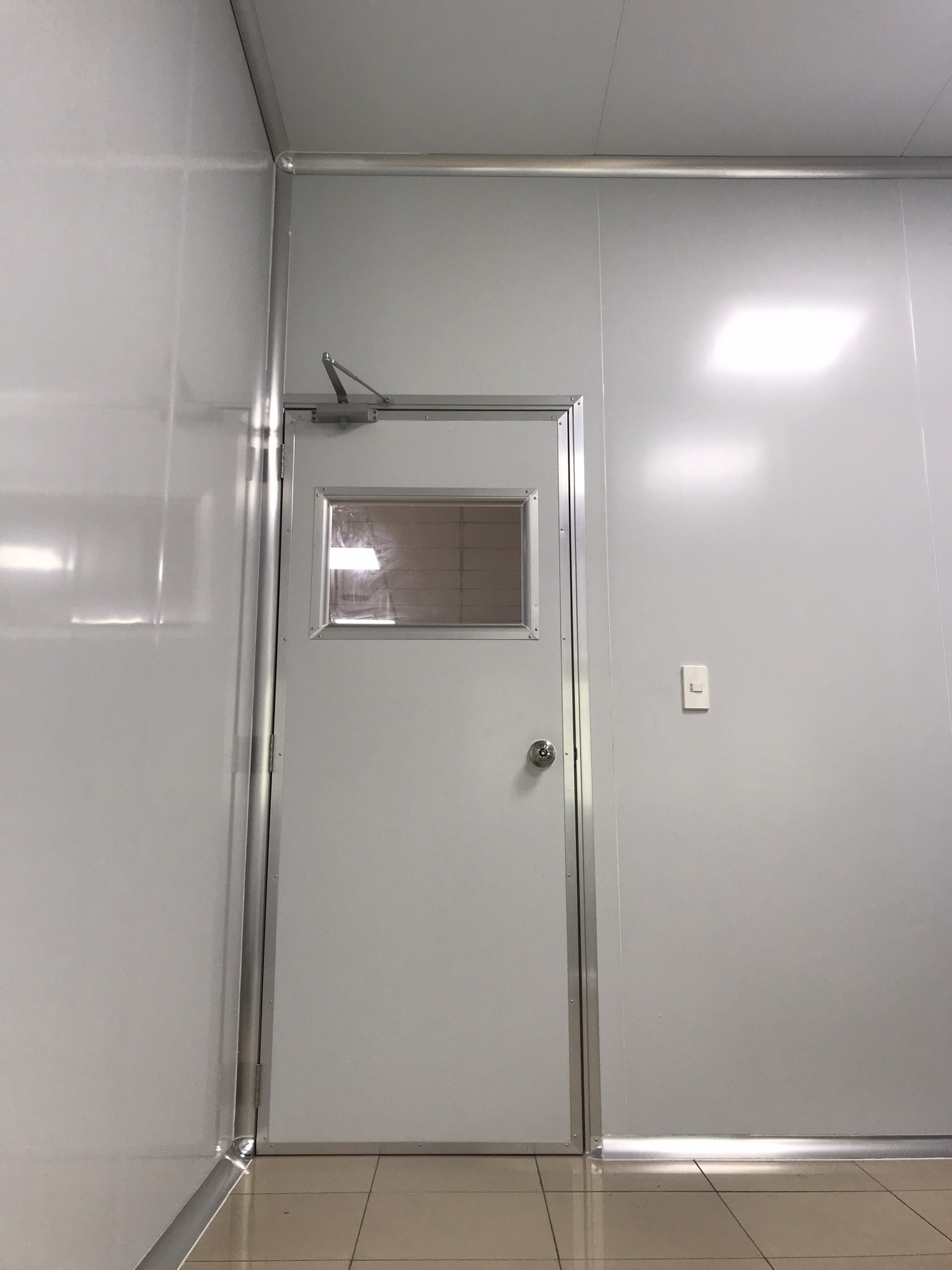 Sản xuất cửa panel cách nhiệt theo kích thước yêu cầu